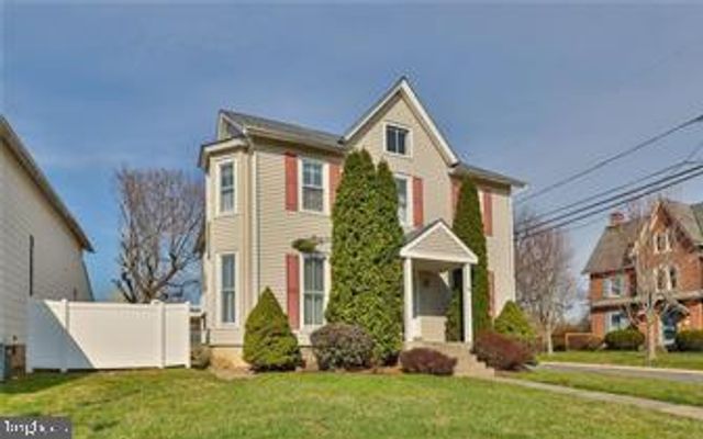 38 N MAIN ST, Richlandtown, PA 18955