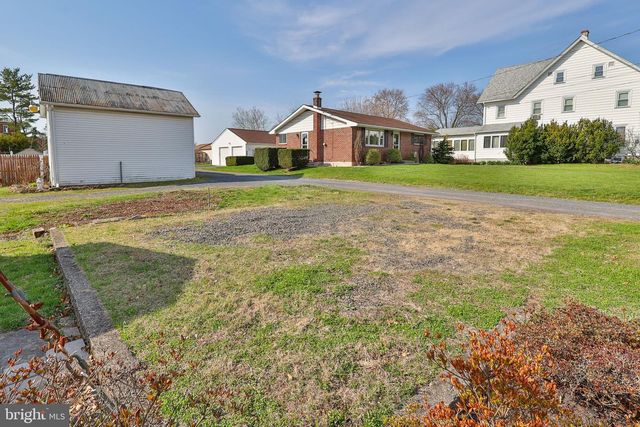 38 N MAIN ST, Richlandtown, PA 18955