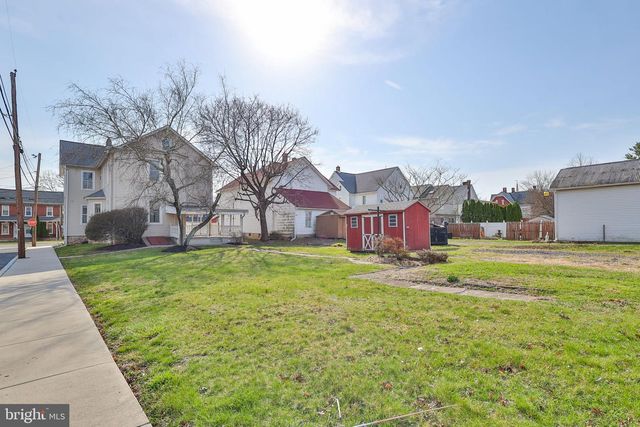 38 N MAIN ST, Richlandtown, PA 18955