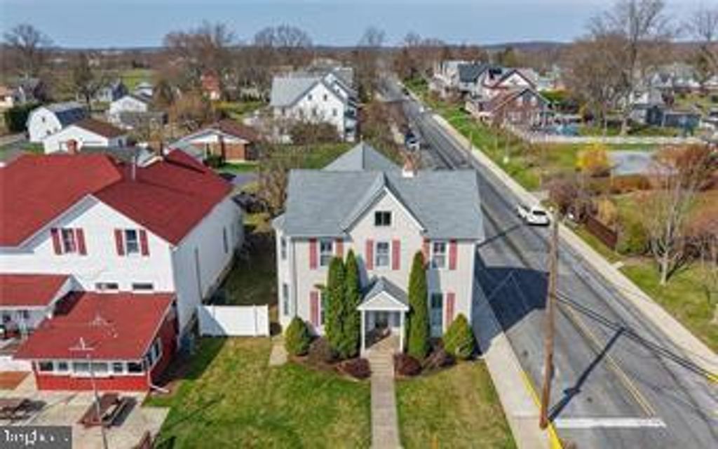 38 N MAIN ST, Richlandtown, PA 18955