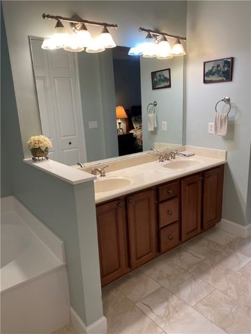 2320 Water Oak Court SW 113, Vero Beach, FL 32962