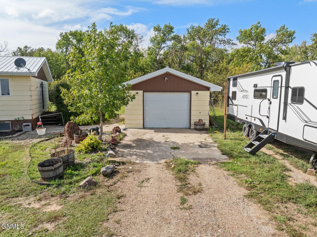 6147 101st Avenue NW, White Earth, ND 58794 photo 4