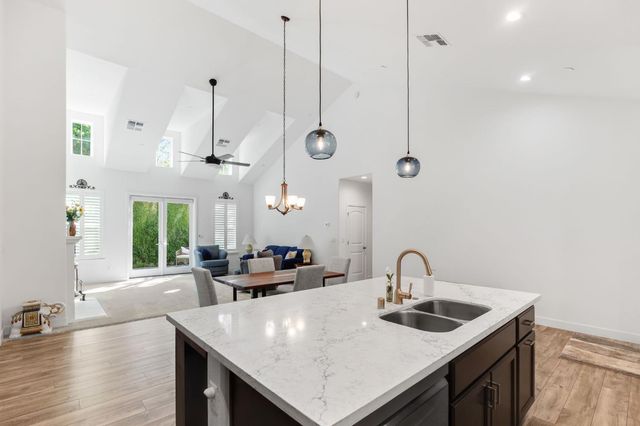 7595 Twin Bridges Ln, Citrus Heights, CA 95610