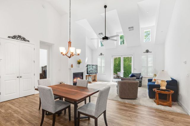 7595 Twin Bridges Ln, Citrus Heights, CA 95610