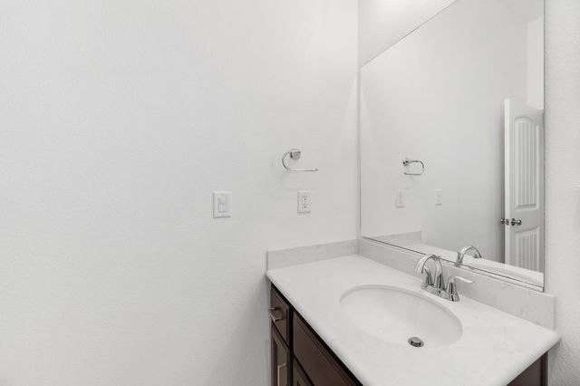 7595 Twin Bridges Ln, Citrus Heights, CA 95610