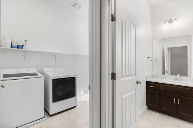 7595 Twin Bridges Ln, Citrus Heights, CA 95610