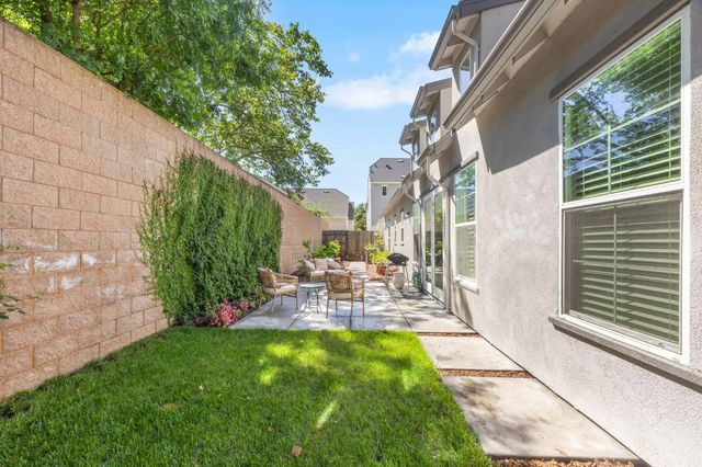 7595 Twin Bridges Ln, Citrus Heights, CA 95610