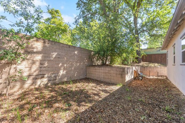 7595 Twin Bridges Ln, Citrus Heights, CA 95610