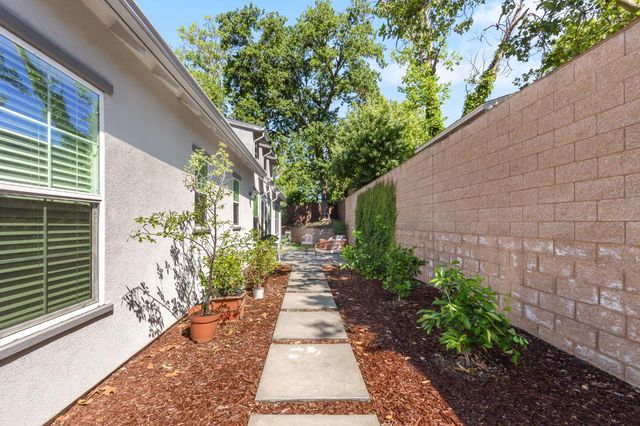 7595 Twin Bridges Ln, Citrus Heights, CA 95610