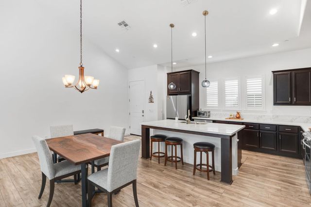 7595 Twin Bridges Ln, Citrus Heights, CA 95610