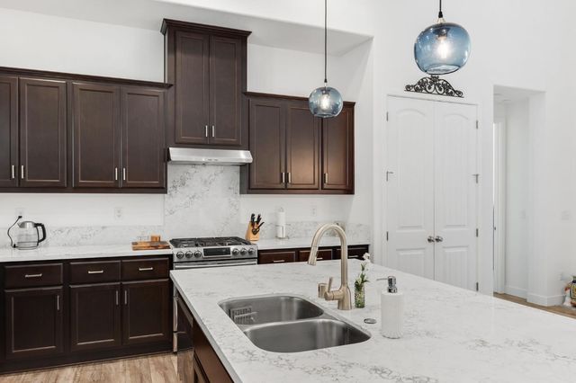 7595 Twin Bridges Ln, Citrus Heights, CA 95610