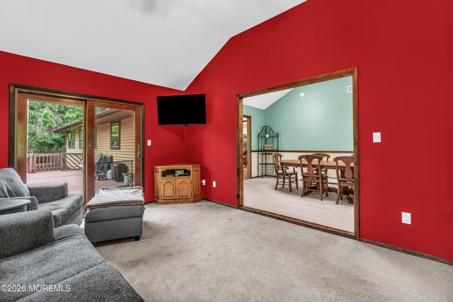 57 Roosevelt Avenue, Morganville, NJ 07751