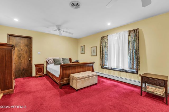57 Roosevelt Avenue, Morganville, NJ 07751