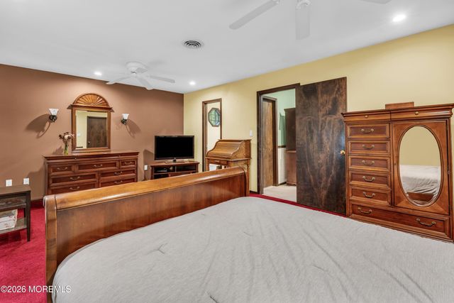 57 Roosevelt Avenue, Morganville, NJ 07751