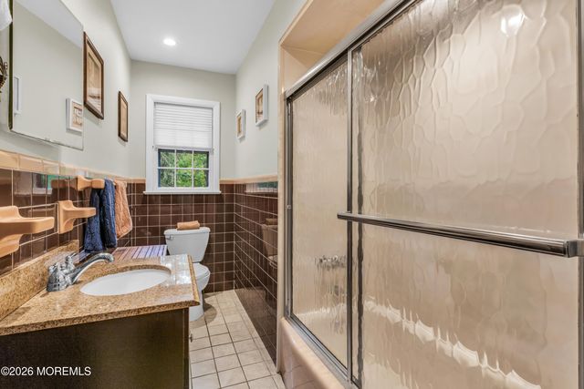 57 Roosevelt Avenue, Morganville, NJ 07751