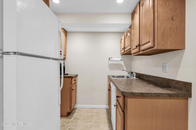 57 Roosevelt Avenue, Morganville, NJ 07751