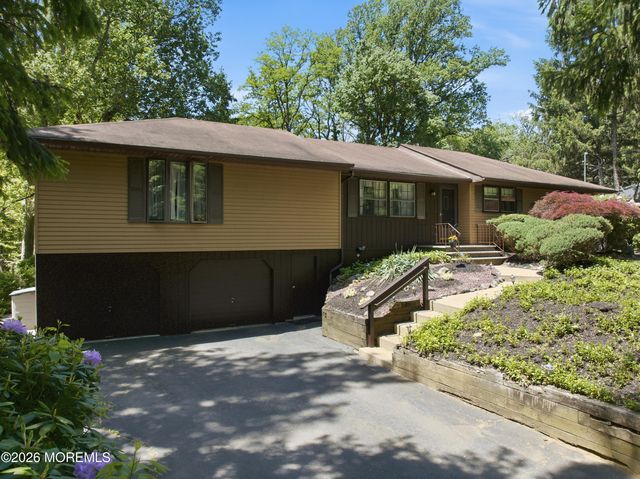 57 Roosevelt Avenue, Morganville, NJ 07751