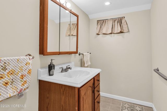 57 Roosevelt Avenue, Morganville, NJ 07751