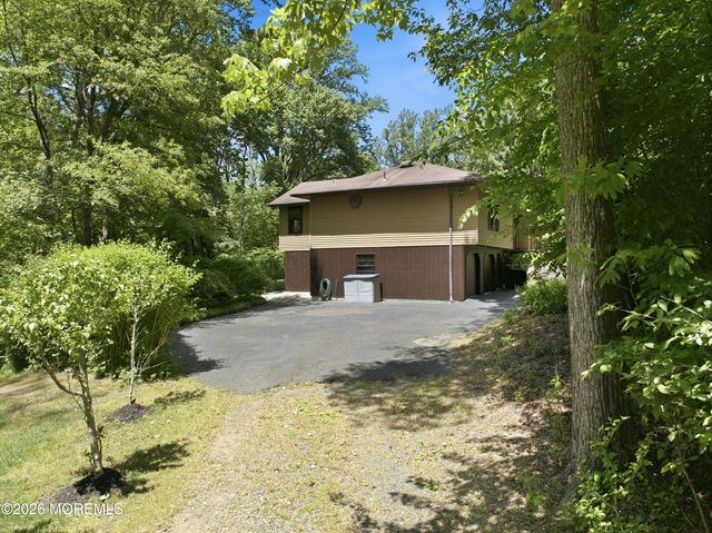 57 Roosevelt Avenue, Morganville, NJ 07751