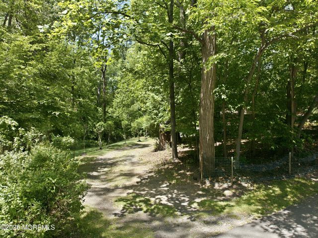 57 Roosevelt Avenue, Morganville, NJ 07751