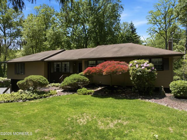 57 Roosevelt Avenue, Morganville, NJ 07751