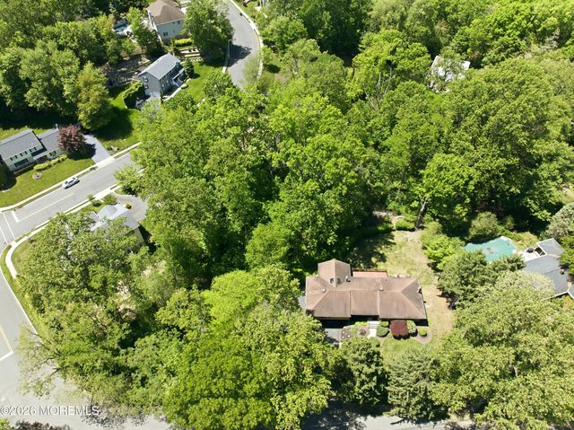 57 Roosevelt Avenue, Morganville, NJ 07751