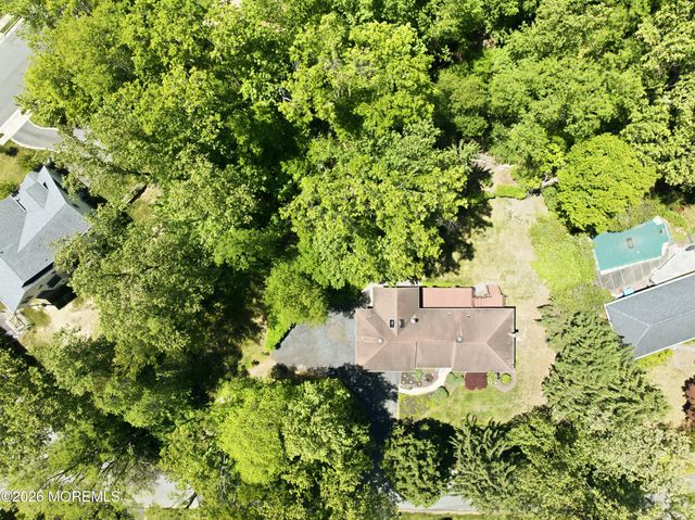 57 Roosevelt Avenue, Morganville, NJ 07751