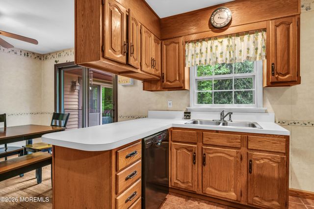 57 Roosevelt Avenue, Morganville, NJ 07751
