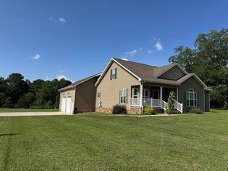 292 District Line Road, Trenton, GA 30752