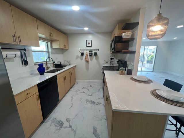 4310 Viola Drive 812, Greenacres, FL 33463