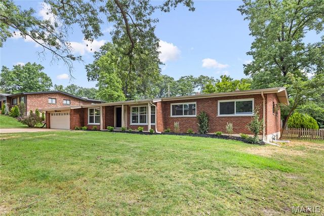 525 Beaucaire Drive, St Louis, MO 63122