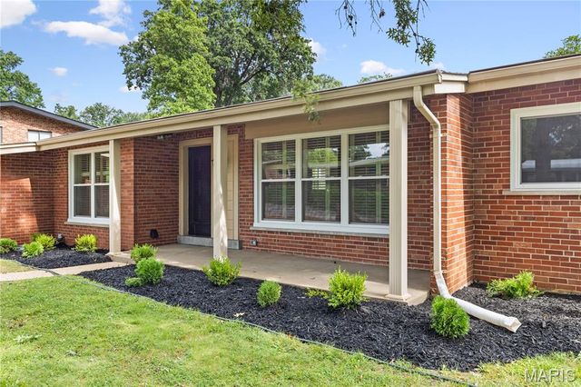 525 Beaucaire Drive, St Louis, MO 63122