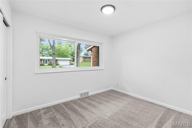 525 Beaucaire Drive, St Louis, MO 63122