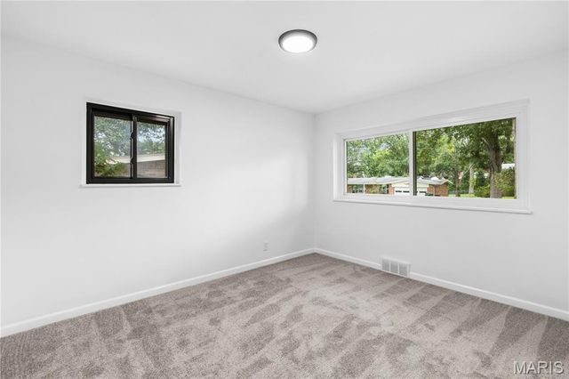 525 Beaucaire Drive, St Louis, MO 63122