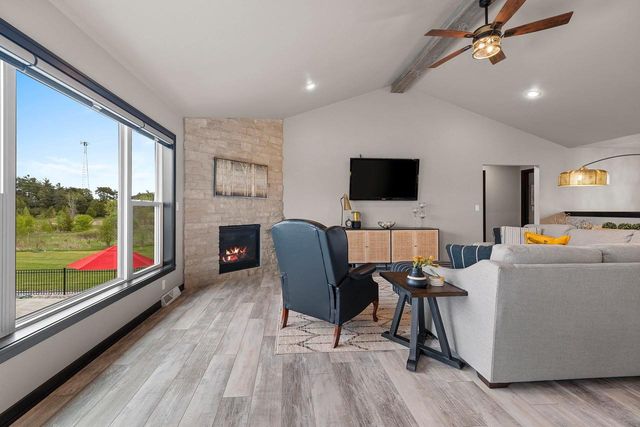 458 HIGH RIDGE TRAIL, Pulaski, WI 54162