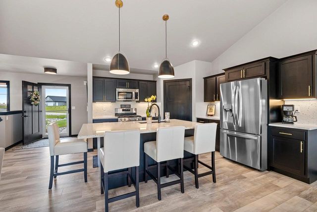 458 HIGH RIDGE TRAIL, Pulaski, WI 54162