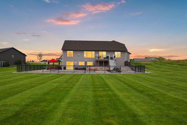 458 HIGH RIDGE TRAIL, Pulaski, WI 54162