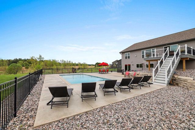458 HIGH RIDGE TRAIL, Pulaski, WI 54162