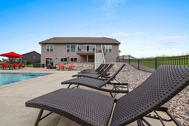 458 HIGH RIDGE TRAIL, Pulaski, WI 54162