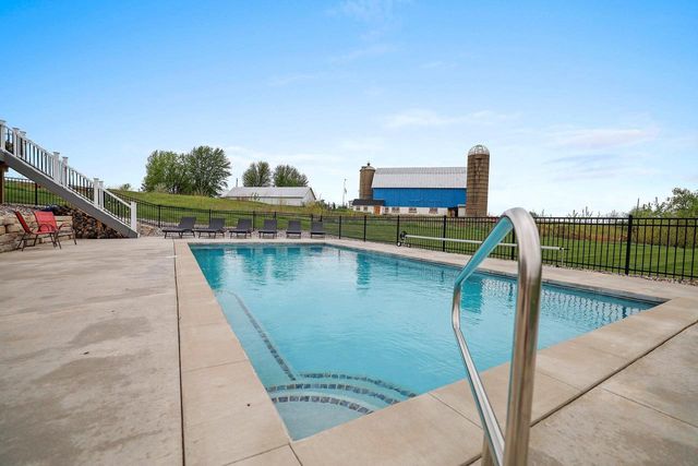 458 HIGH RIDGE TRAIL, Pulaski, WI 54162