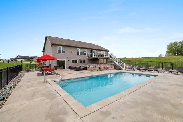 458 HIGH RIDGE TRAIL, Pulaski, WI 54162