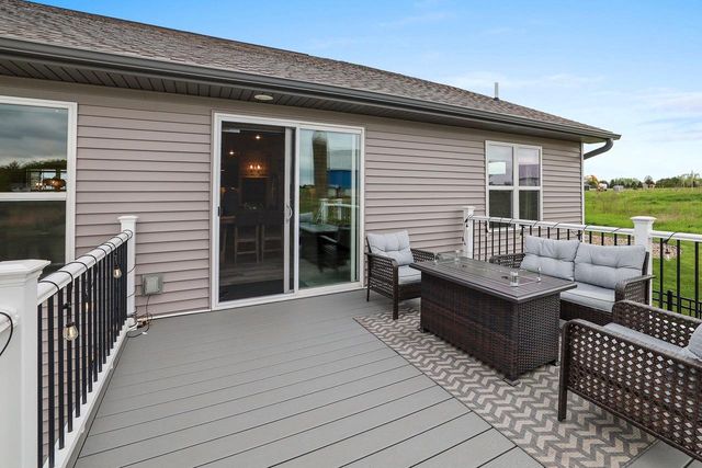 458 HIGH RIDGE TRAIL, Pulaski, WI 54162