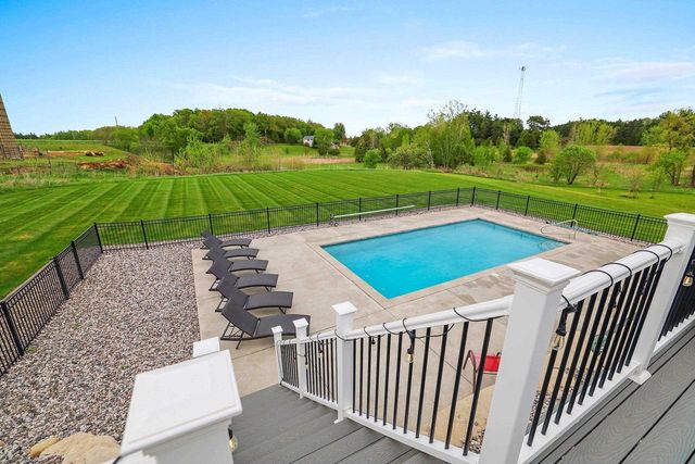 458 HIGH RIDGE TRAIL, Pulaski, WI 54162