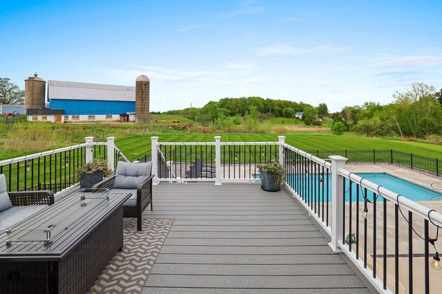 458 HIGH RIDGE TRAIL, Pulaski, WI 54162