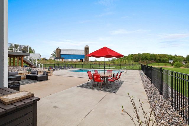 458 HIGH RIDGE TRAIL, Pulaski, WI 54162