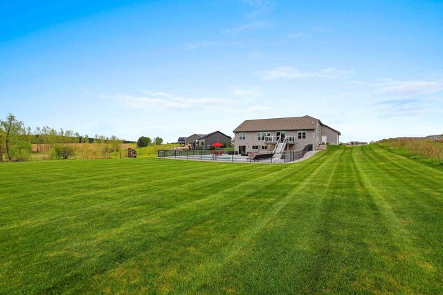458 HIGH RIDGE TRAIL, Pulaski, WI 54162
