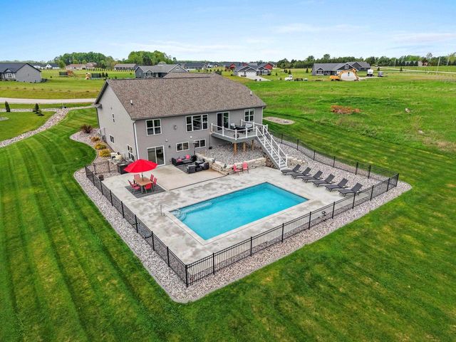 458 HIGH RIDGE TRAIL, Pulaski, WI 54162