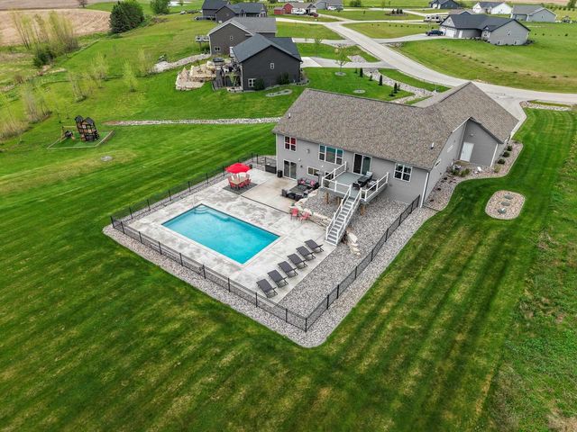 458 HIGH RIDGE TRAIL, Pulaski, WI 54162