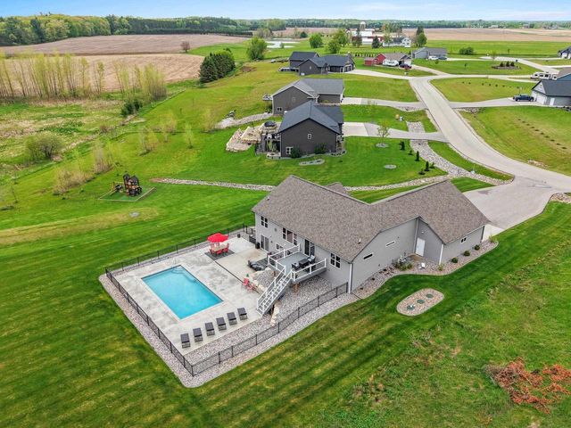 458 HIGH RIDGE TRAIL, Pulaski, WI 54162