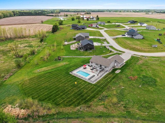458 HIGH RIDGE TRAIL, Pulaski, WI 54162
